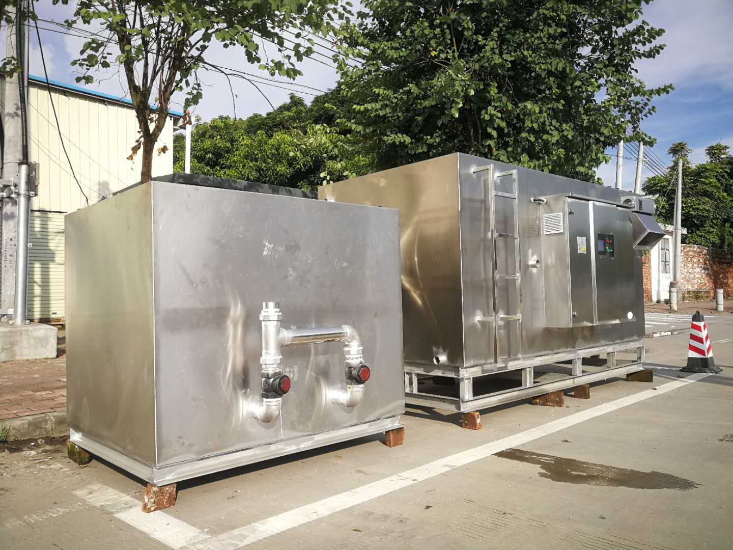尊龙凯时全自动油水分离器