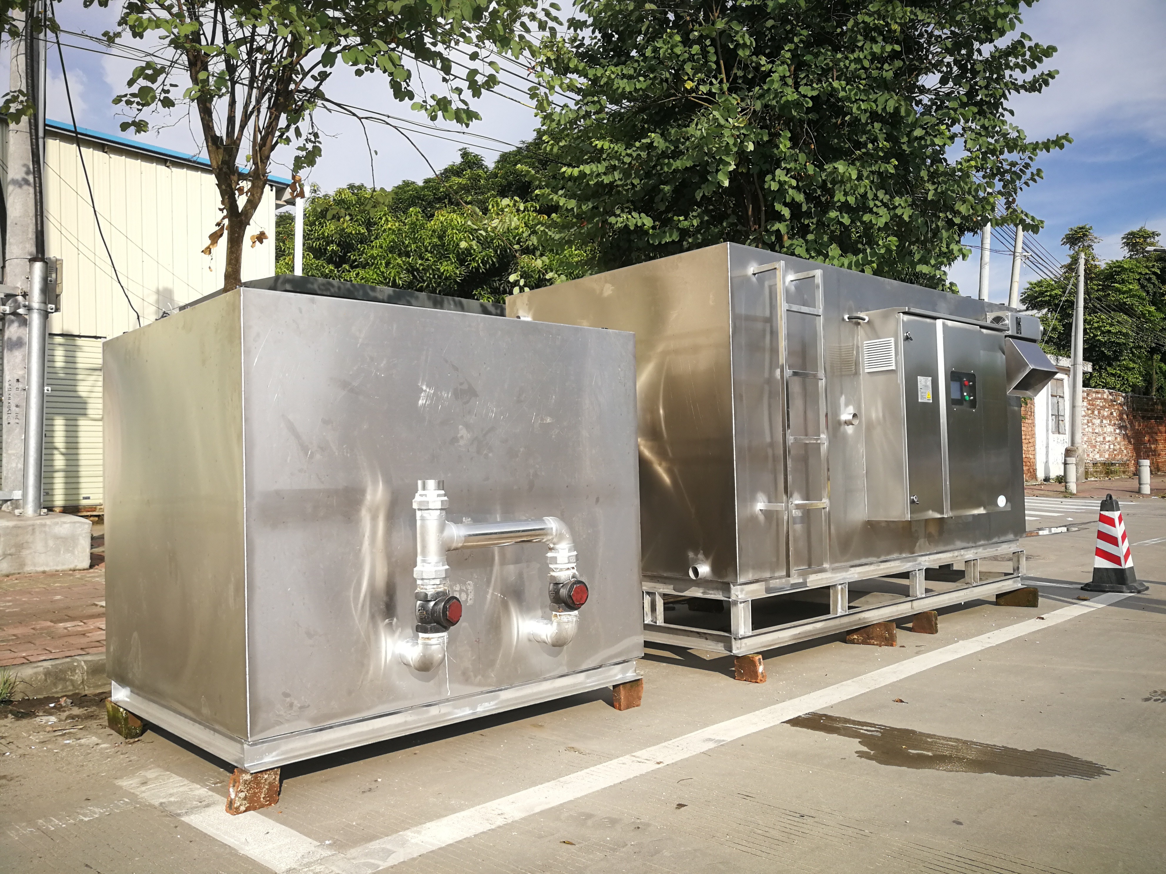 尊龙凯时全自动油水分离器